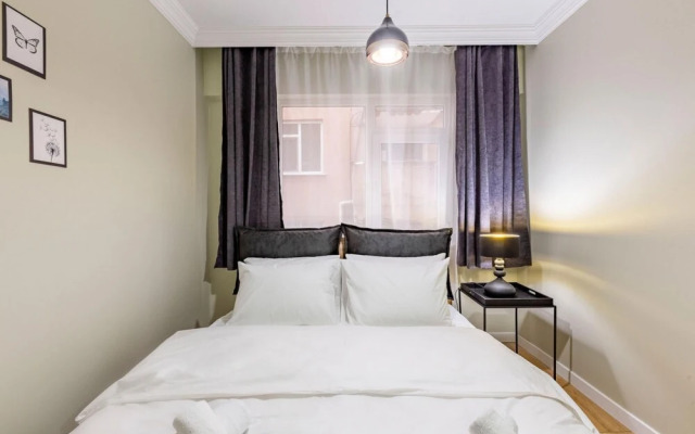 Stylish Flat Near Public Transportation in Maltepe