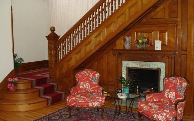 Estabrook House Bed and Breakfast