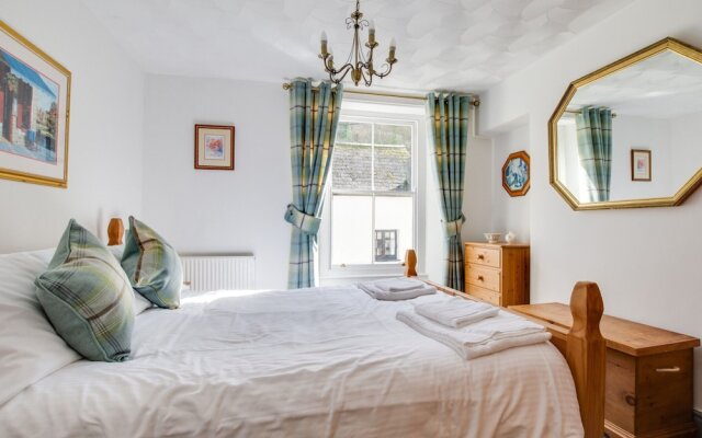 Nice Holiday Home in the Beautiful, Hilly Looe, Near the Sandy Beach