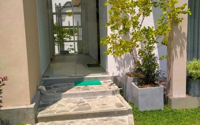 Silina Airport Residence in Katunayake