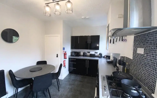 Renfrew Apartment Near Glasgow Airport