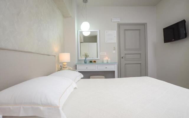 Grotta Hotel