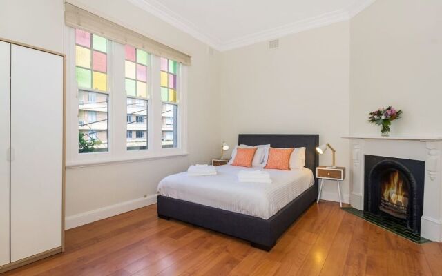 Manly beach apartment footsteps to the sand