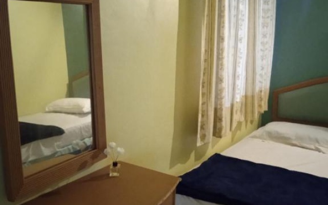 Santai Inn aprt 3 bilik Moslim Blok D w WiFi & Astro at Glory Beach Resort – Guest Rooms – Port Dickson