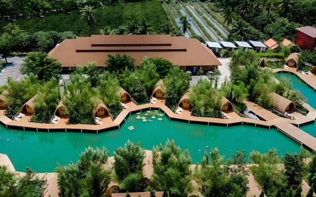 Khum Damnoen Resort