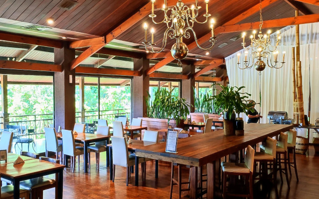 Raices Esturion Hotel