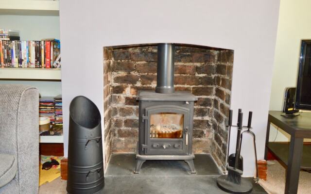 Charming 2 Bedroom House With Terrace