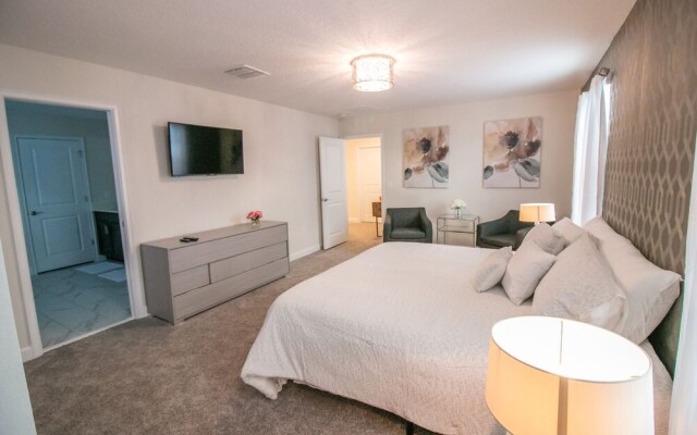 1581 PD - Exquisite 6BR Haven: Private Pool