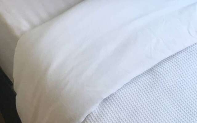 Holistay at Melbourne Central Apartment – Guest Rooms – Melbourne