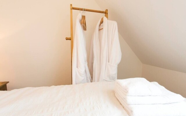 Remarkable 2-bed Apartment in Culross