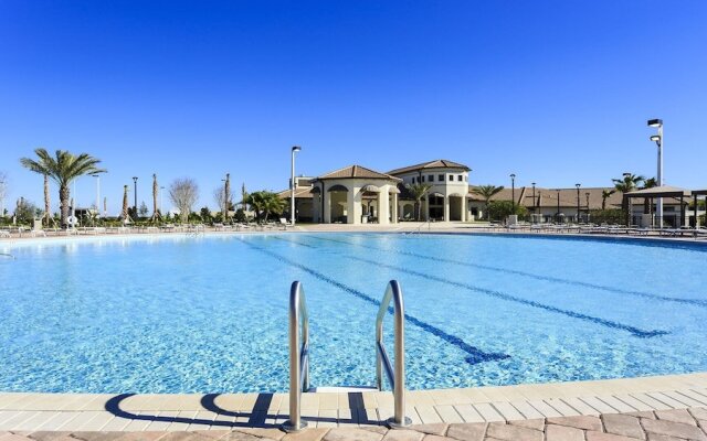 Opulent Villa, 10 Min to Disney, Pool & Spa