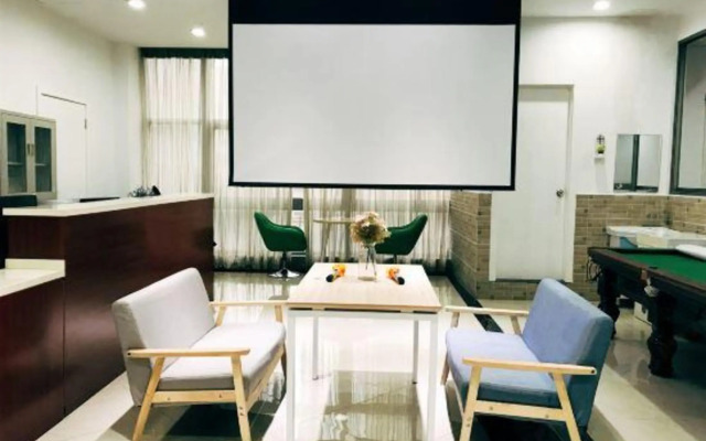 Yuju Hotel Apartment (Shanghai Pengpu New Village Subway Station)