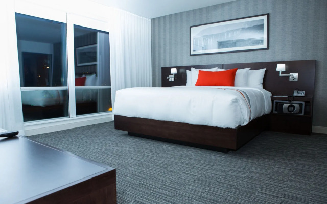 The Grand Winnipeg Airport Hotel by Lakeview