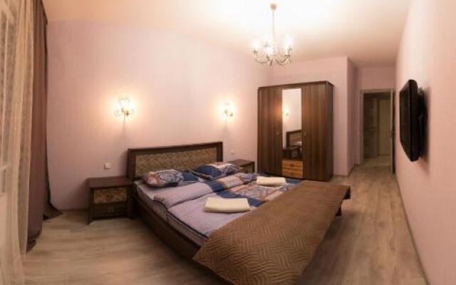 Apartment on Melnikova Street