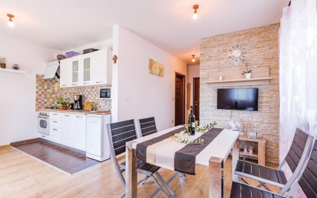 Beautiful Home in Valbandon With Wifi and 4 Bedrooms