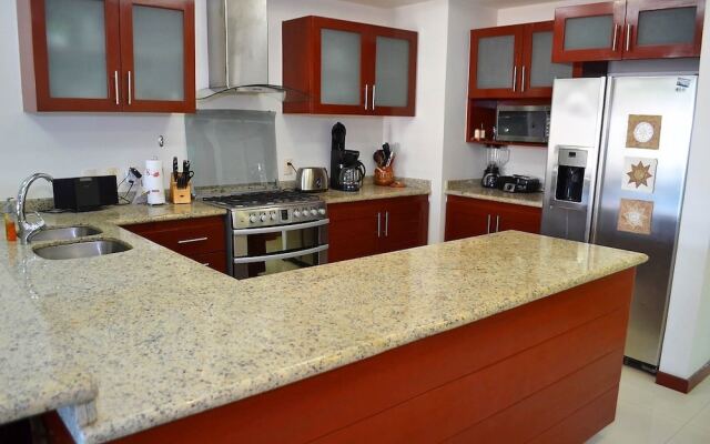 Condo Torre Diamante 305 by MDR