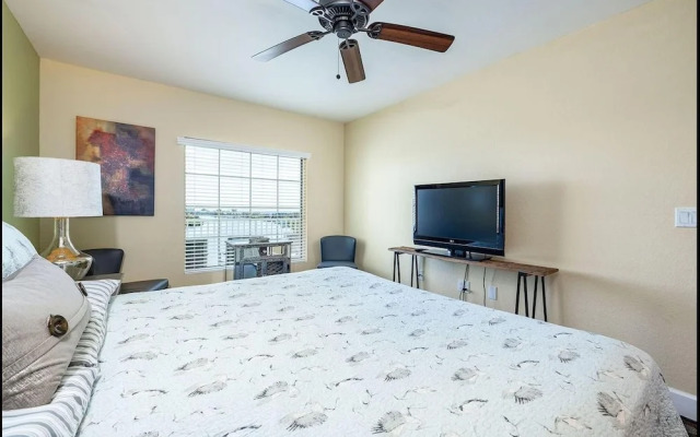 Harbourside 7716- Splash On The Rocks