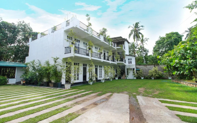 OYO 232 Cinnamon Canal View