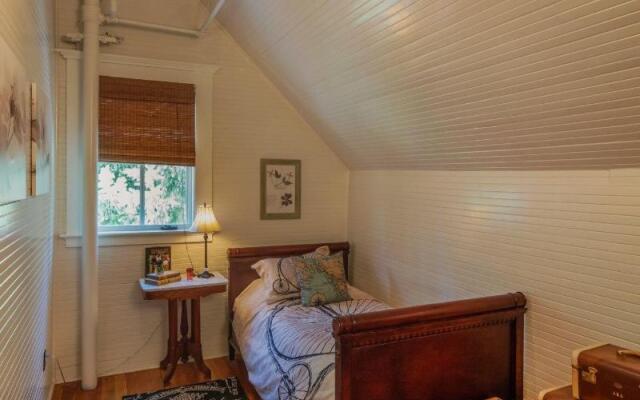 Mccloud Mercantile Hotel