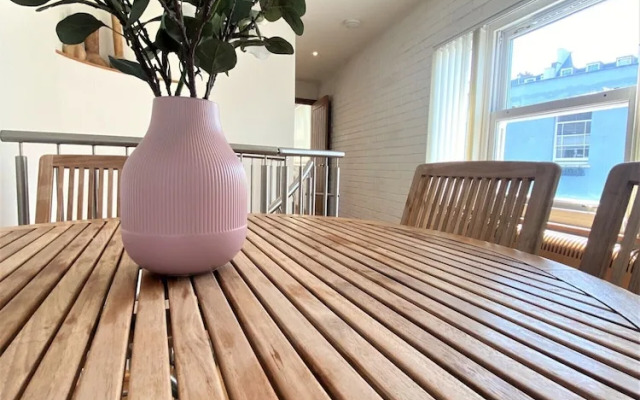 Prime Location- Detached Clifton Home With Parking