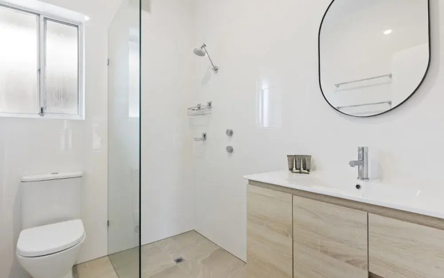 Bright 2-bed Apartment Steps From Largs Bay Beach