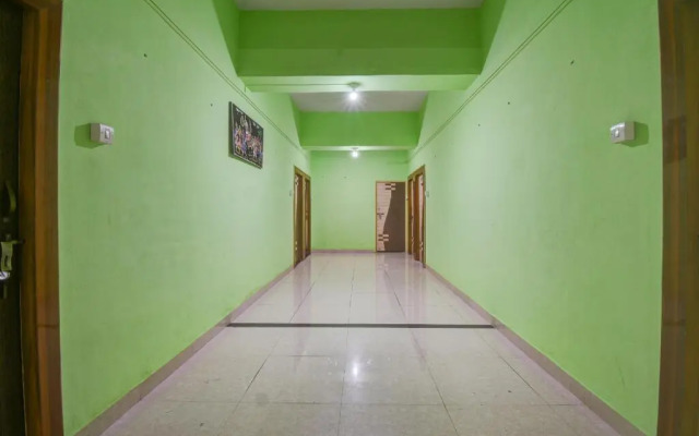Shraddha Lodging by OYO Rooms