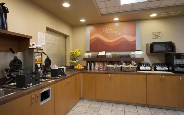 Days Inn & Suites - Thunder Bay