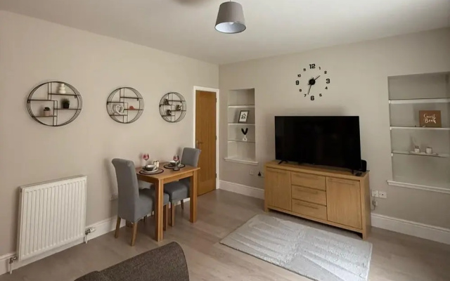 1 Bed Flat - Sleeps 2 - Parking - Wifi