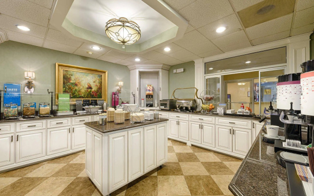 Hampton Inn & Suites Charlotte/South Park at Phillips Place