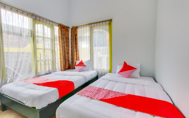 OYO 3074 Orange Inn – Guest Rooms – Madiun