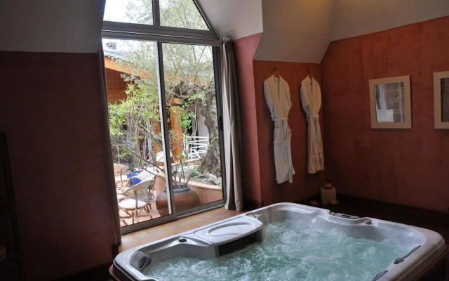 The Originals City, Hôtel La Reine Jeanne, Orthez (Inter-Hotel)