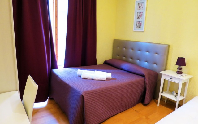 Hostal Balmes Centro