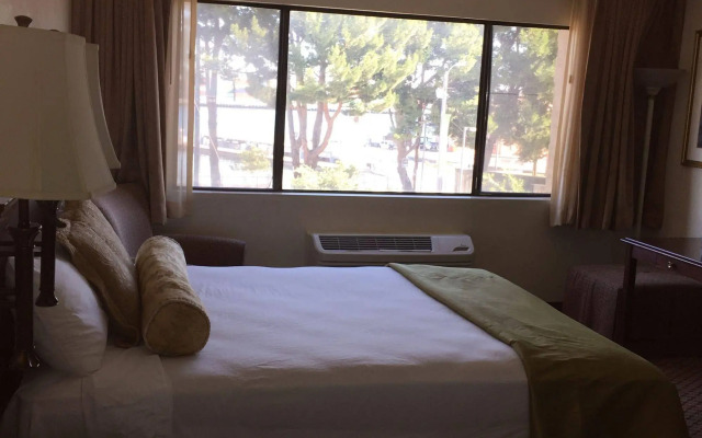 Portside Inn & Suites