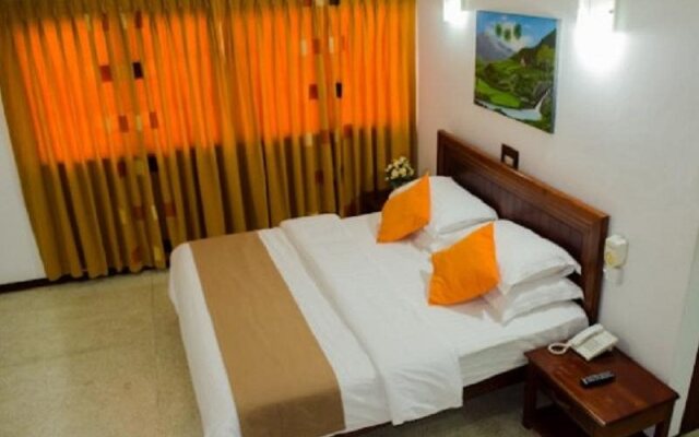 Hotel 12