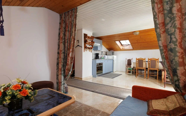 Classic and Trendy Apartment With Terrace