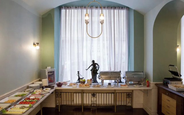 Hotel Venezia by ZEUS International