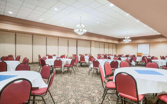 Ramada Hotel & Conference Center by Wyndham Plymouth