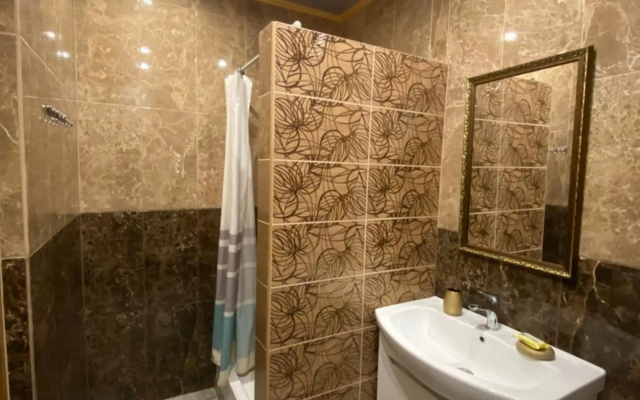 ул. Роксоланы , 16 центр 300 м. до бювета новый дом 2018 года