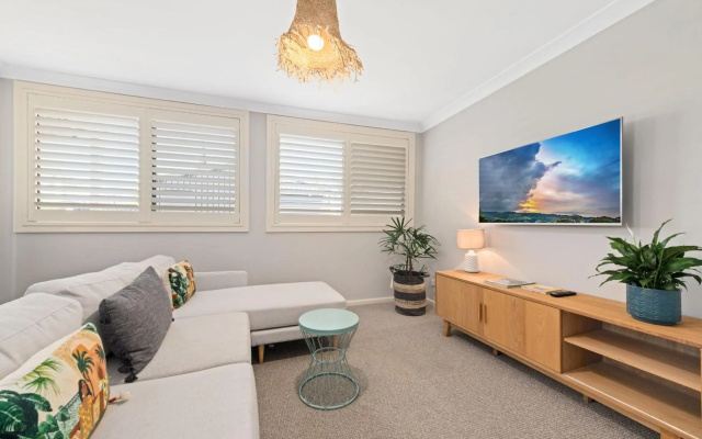 Belle Cottage on March - CBD - High End Heritage – Guest Rooms – Orange