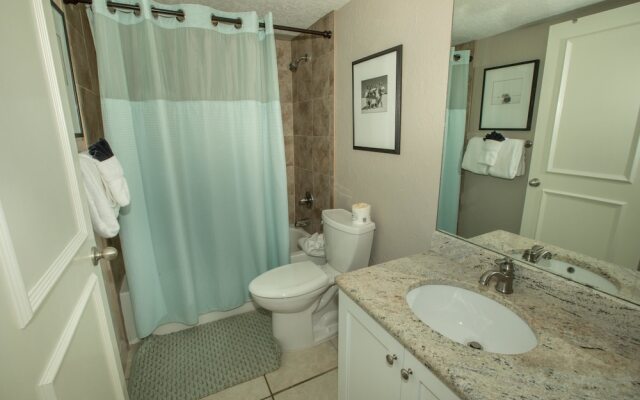 Inlet Reef 403 2 Bedroom Condo by RedAwning