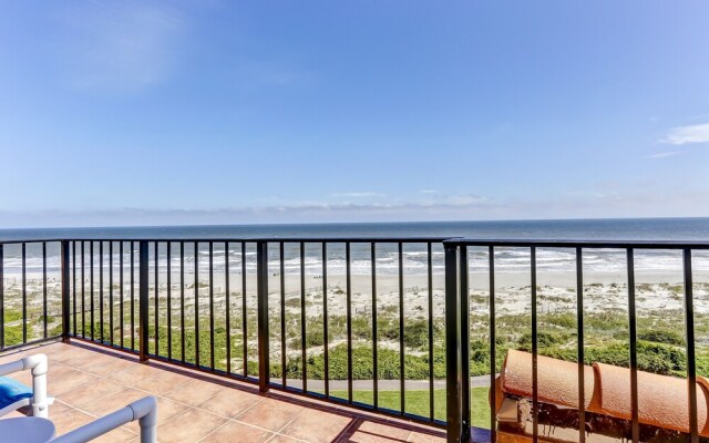 Spacious Oceanfront Penthouse Villa by RedAwning