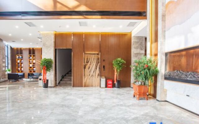 Wutong Hotel (Yingbin Road, Wanda Plaza, Huiji, Zhengzhou)