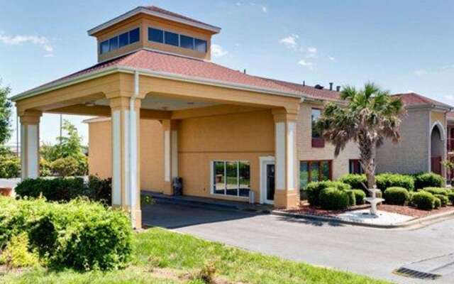 Quality Inn And Suites Monroe