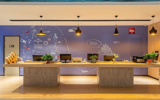 Ibis Dalian Yida Spring Field Hotel