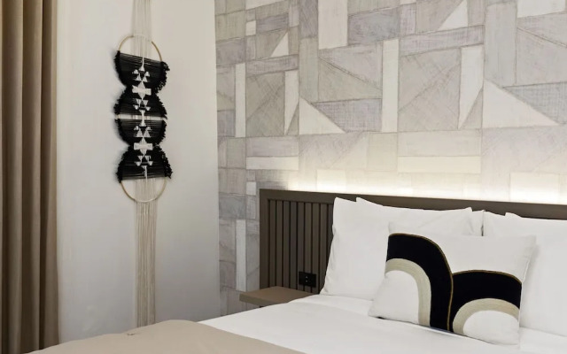 At Oceanpark Cocktail Bar AC Saltwater Pool