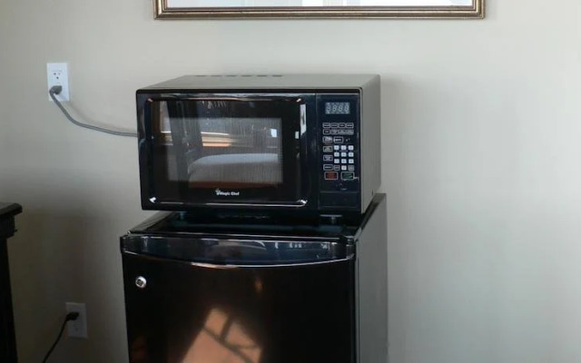 The Getaway Waterfront Cottage