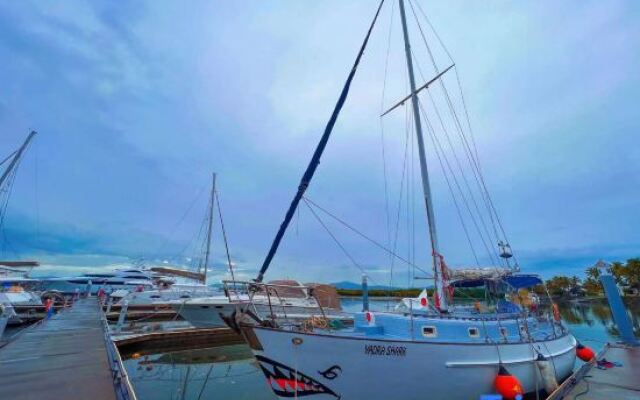 Two Bedroom 40FT Sailing Yacht(max can  sleep 7)