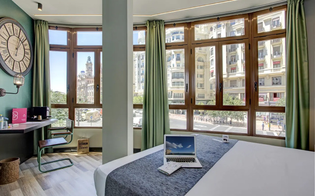 Casual Vintage Valencia Hotel