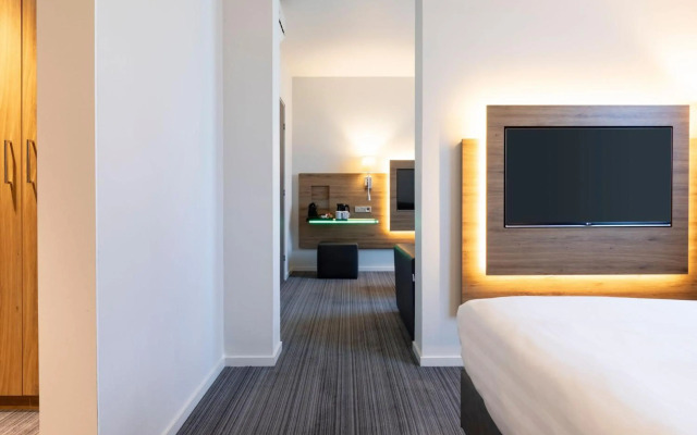 Moxy Aberdeen Airport