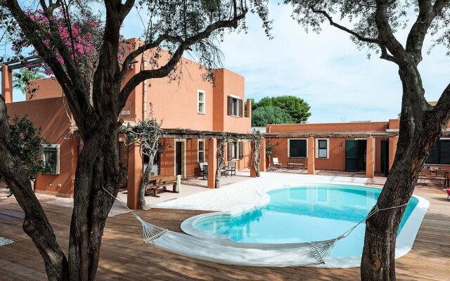 Beautiful villa with pool situated near Marsala, town by the sea